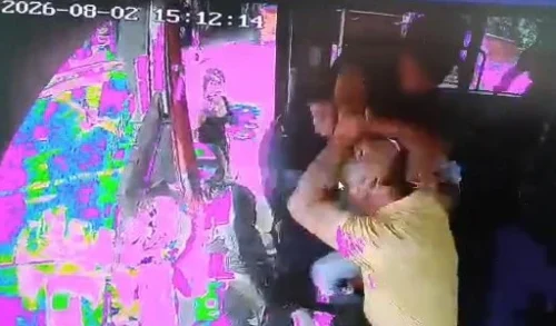 Kocaeli Halk Otobüsü Şoförüne Yumruklu Saldırı! O Anlar Kamerada