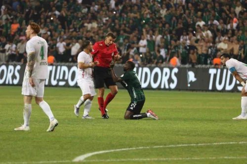 Kocaelispor Amed SF Maçı İlk Yarı Sonucu: Berkan Kutlu Golüyle 1-0