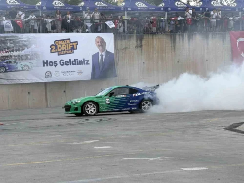 Gebze 2. Drift Festivali Adrenalin Dolu Anlara Sahne Oldu: Başkan Büyükgöz de Piste Çıktı
