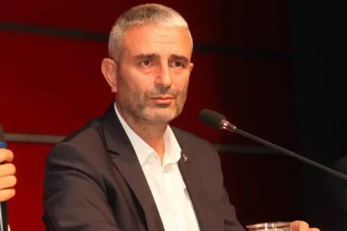 İÇİMİZDEKİ ZANGOÇLARIN RAHATSIZLIĞI FİKRİ TESLİMİYETTİR DİYEN  KAYA’DAN