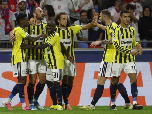 Fenerbahçe, Lyon’u Devirip 18 Yıl Sonra Şampiyonlar Ligi’nde!