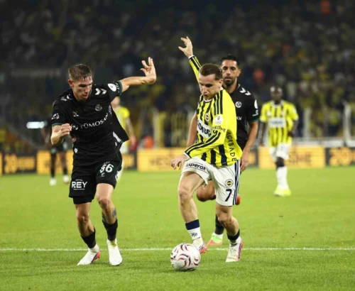Trendyol Süper Lig: Fenerbahçe Konyaspor Maçı İlk Yarı Sonucu 3-1