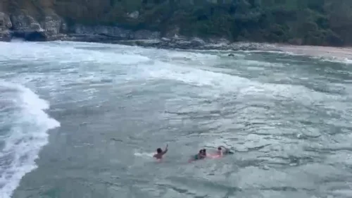 Kocaeli Kandıra’da Deniz Yasağına Rağmen Suya Giren Baba ve 2 Çocuğu Kurtarıldı