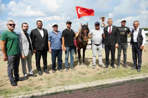 Kocaeli Gölcük Rahvan At Yarışları: Altın Kemer Recep Şimşir’in