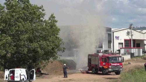 Kocaeli Başiskele’de Doğal Gaz Borusu Delindi: Metrelerce Gaz Yükseldi, Paniğe Yol Açtı