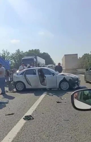 Kocaeli Gebze ve Kartepe’de 8 Araçlı Zincirleme Kazalar: Trafik Kilitlendi