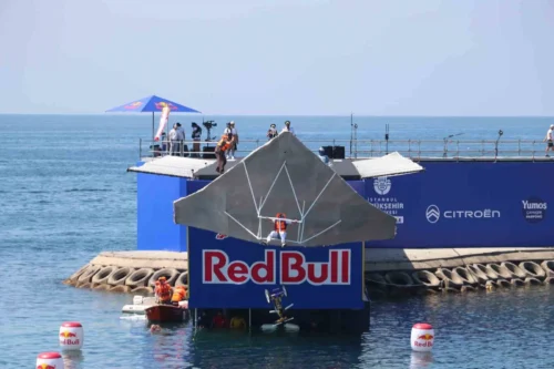 Red Bull Uçuş Günü İstanbul Caddebostan’da Büyük Coşkuya Sahne Oldu