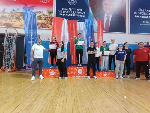 Hayrunisa Sadan ANALİG Karate Türkiye Şampiyonu! Kocaeli Takımı Üçüncü Oldu