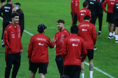 A Milli Futbol Takımı Fransa Maçı Öncesi Kocaeli’de Sahaya Çıktı