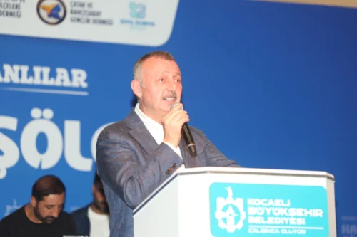 Kocaeli’de Tahir Büyükakın Vanlılarla Halay Çekti: “Biz Birlikte Türkiye’yiz”