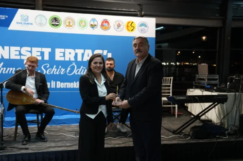 Kocaeli Büyükşehir’den Neşet Ertaş’a Vefa Gecesi: Bozkırın Tezenesi Gönüllerde Anıldı