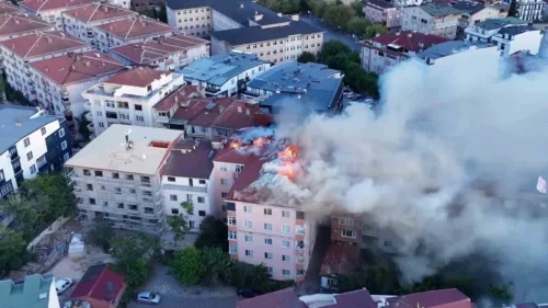 Kocaeli Darıca’da Çatı Yangını: Alevler Dronla Görüntülendi