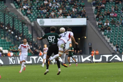Trendyol Süper Lig: Kocaelispor – Gaziantep FK Maçında İlk Yarı Golsüz Tamamlandı