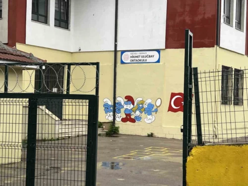 Kocaeli Derince Hikmet Ulubağ Ortaokulu’nda Tavan Düştü: 3 Öğrenci Yaralandı