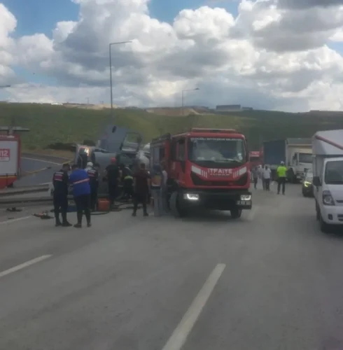 Kocaeli Dilovası’nda Beton Mikseri Rampada Devrildi: Sürücü Yaralı