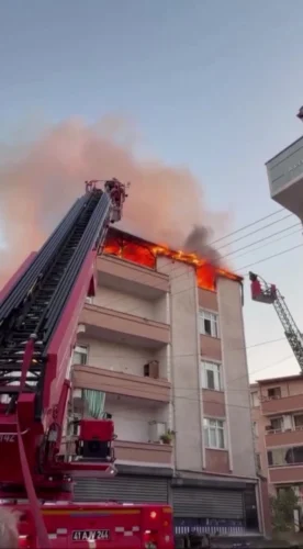 Kocaeli Darıca’da Teras Yangını: Mahalle Sokağa Döküldü