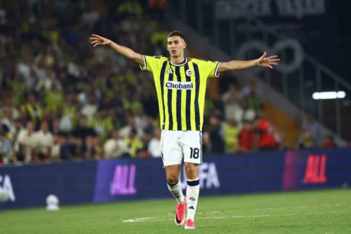 Fenerbahçe’de Mert Müldür Menisküs Ameliyatı Geçirdi