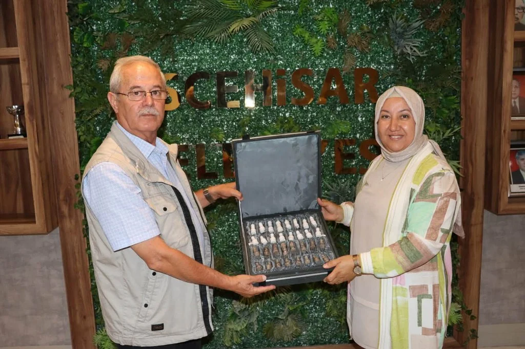 İscehisar’da Gazetecilik ve Belgeselcilik Hatıralarım İscehisar’da Gazetecilik ve Belgeselcilik Hatıralarım