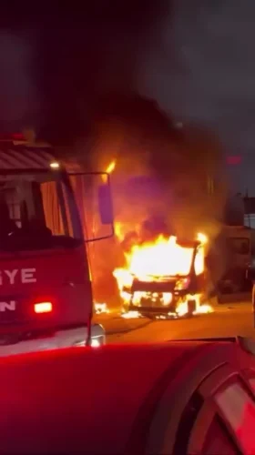 Kartepe Sanayi Sitesi’nde Dükkan Yangını Otomobili Kül Etti