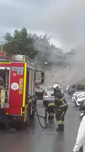 Kocaeli Şehir Hastanesi Otoparkında Otomobil Yangını Söndürüldü