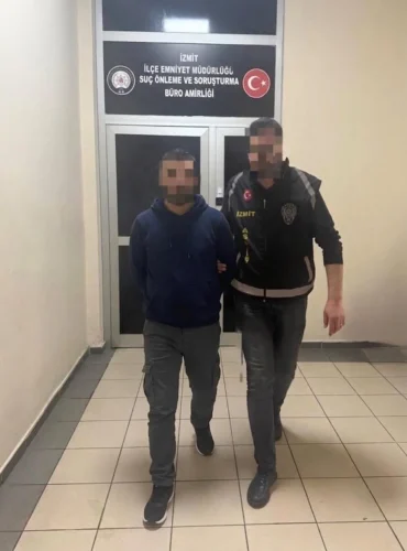 Kocaeli’de Sahte Polis 3.5 Milyon Lira Dolandırdı, Kuyumcuda Yakalandı, Para İade Edildi