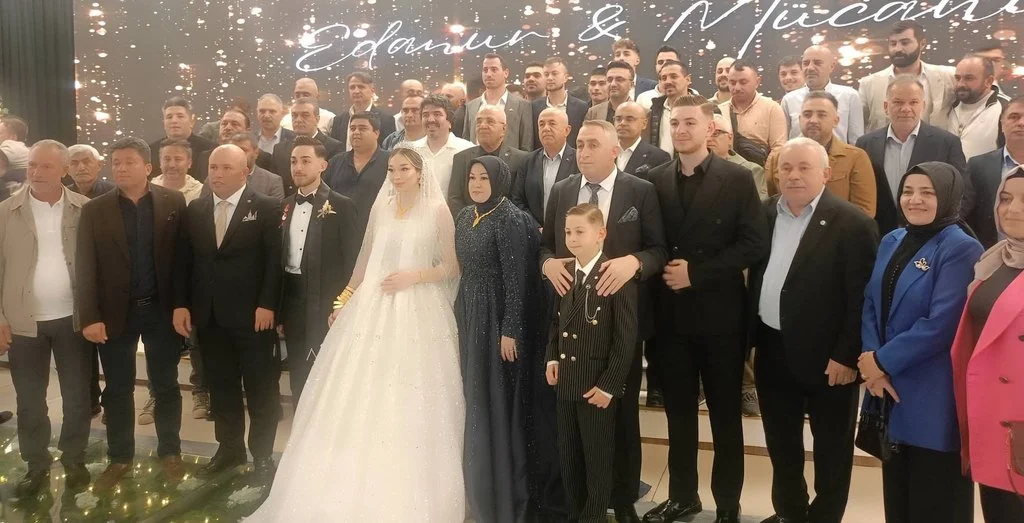 Savaş ve Şentürk Ailelerinin Mutlu Günü Savaş ve Şentürk Ailelerinin Mutlu Günü