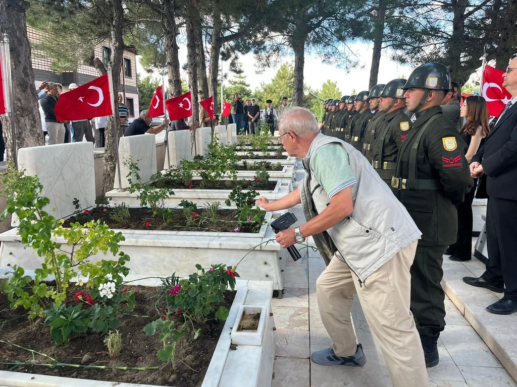 KAFKAS CEPHESİ’NDEN SAKARYA’YA:GİRESUN GÖNÜLLÜ ALAYLARININ İZİNDE BİR BELGESEL KAFKAS CEPHESİ’NDEN SAKARYA’YA:GİRESUN GÖNÜLLÜ ALAYLARININ İZİNDE BİR BELGESEL