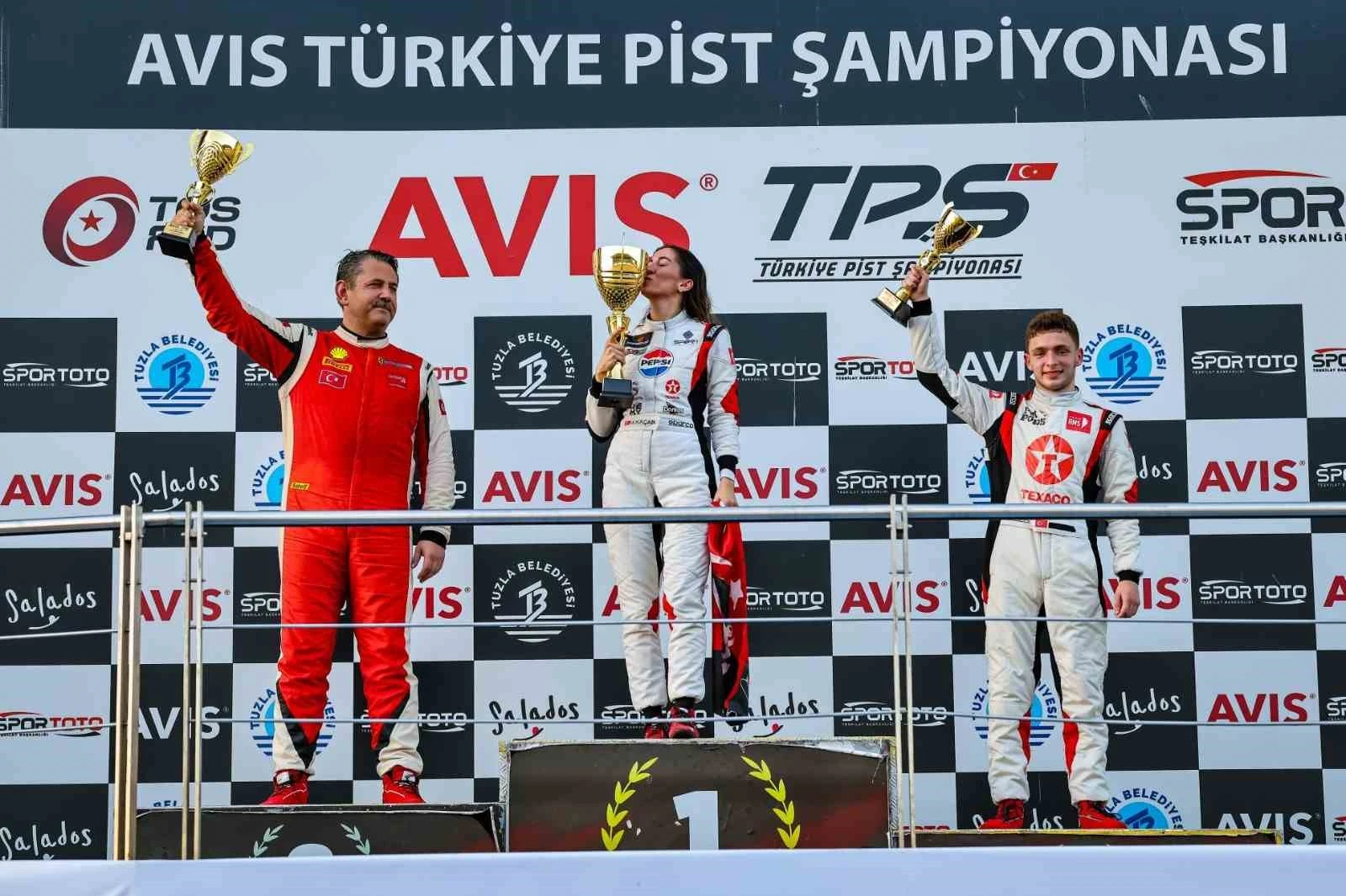 AVIS 2026 Türkiye Pist Şampiyonası: Seda Kaçan’dan 30 Ağustos’ta Destansı Geri Dönüş Zaferi!
