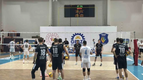 Gebze Dursun Ali Arslan Voleybol Turnuvası Başladı: İlk Gün Efeler Ligi Ekipleri Ter Döktü