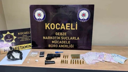 Kocaeli Uyuşturucu Operasyonunda 3 Tutuklama: Metamfetamin ve Silah Ele Geçirildi
