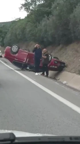 Kocaeli Körfez D-100’de Otomobil Takla Attı: Hasar Oluştu