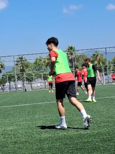 TAVŞANTEPE SPOR’UN GENÇ YETENEĞİ SOL AYAKLI STOPER ALİ KAAN KONUK’UN HEDEFİ MİLLİ TAKIM