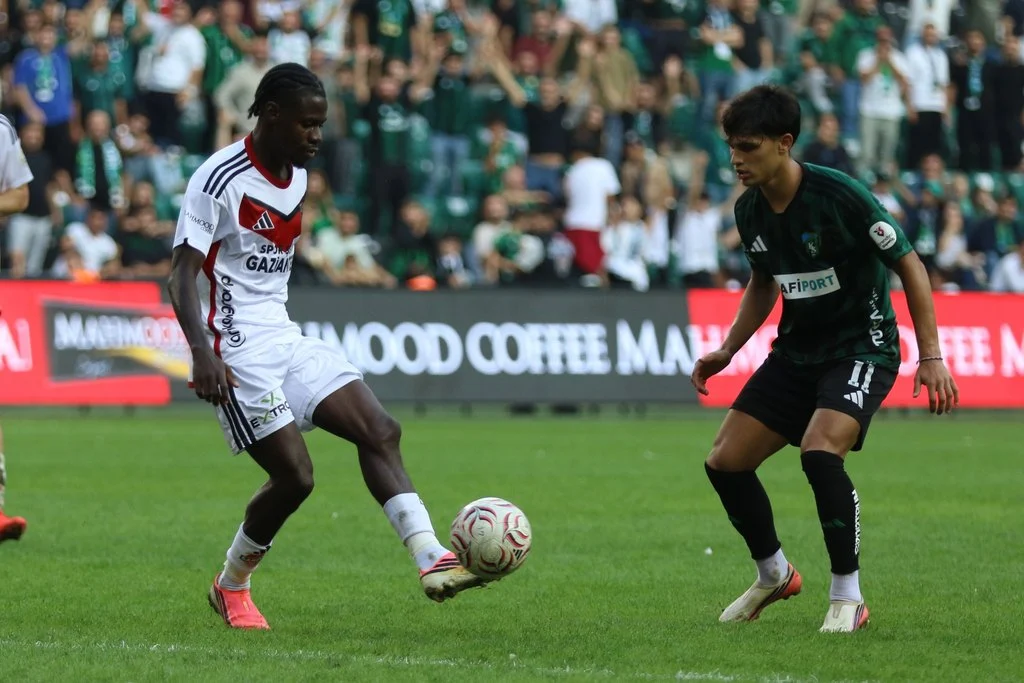 KOCAELİ TEMSİLCİLERİ HAREKETLİ BİR HAFTAYI GERİDE BIRAKTI: KOCAELİSPOR KAZANDI, GEBZE VE GÖLCÜK NEFES KESTİ KOCAELİ TEMSİLCİLERİ HAREKETLİ BİR HAFTAYI GERİDE BIRAKTI: KOCAELİSPOR KAZANDI, GEBZE VE GÖLCÜK NEFES KESTİ