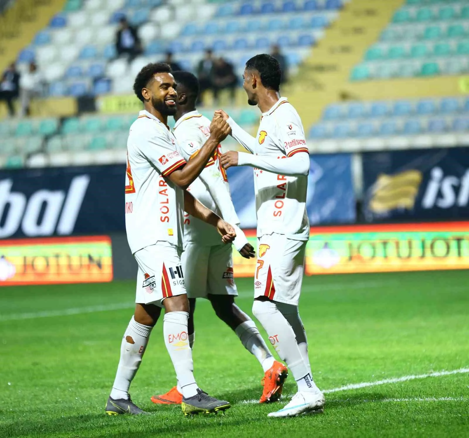Göztepe’den Eyüpspor’a 4 Gol: Trendyol Süper Lig’de Farklı Skor!