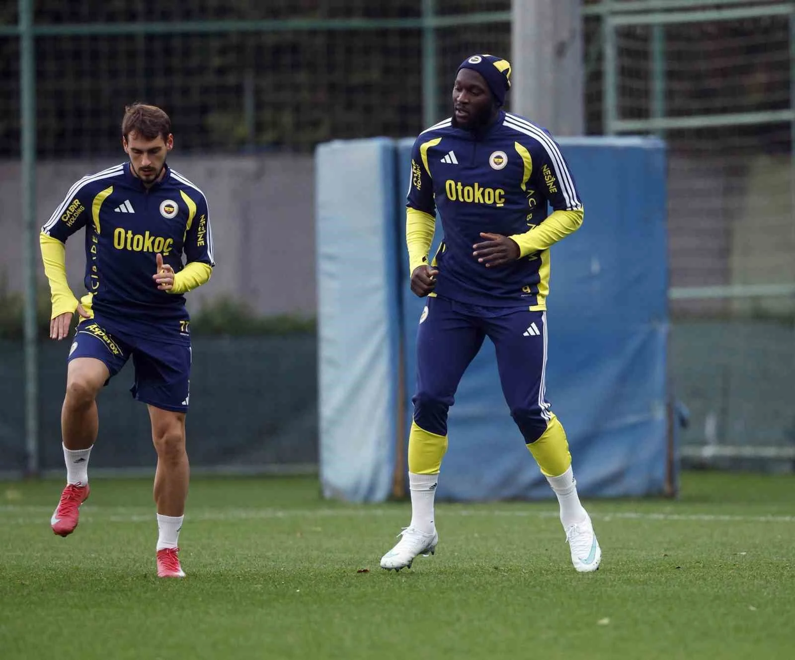 Süper Lig: Fenerbahçe, Alanyaspor Maçı Hazırlıklarını Tamamladı ve Kampa Girdi