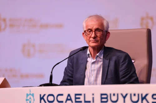 Roger Crowley Kocaeli Kitap Fuarı’nda: “Tarih DNA’mıza İşler!” – İstanbul Fethi ve Akdeniz Söyleşisi