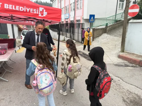 İzmit Belediyesi Beslenme Saati Projesi Gültepe, Akşemsettin ve Topçular’da Devam Etti