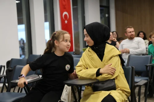 Sinan Yaşar’dan Ebeveynlere Kritik Çağrı: Çocukların Kitap Merakını Ekran Süresini Yöneterek Artırın