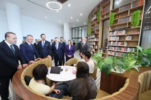 Kürşad Zorlu’dan Tahir Büyükakın’a ‘Soyut Vatan’ Övgüsü: Kocaeli Kavram da Üretiyor