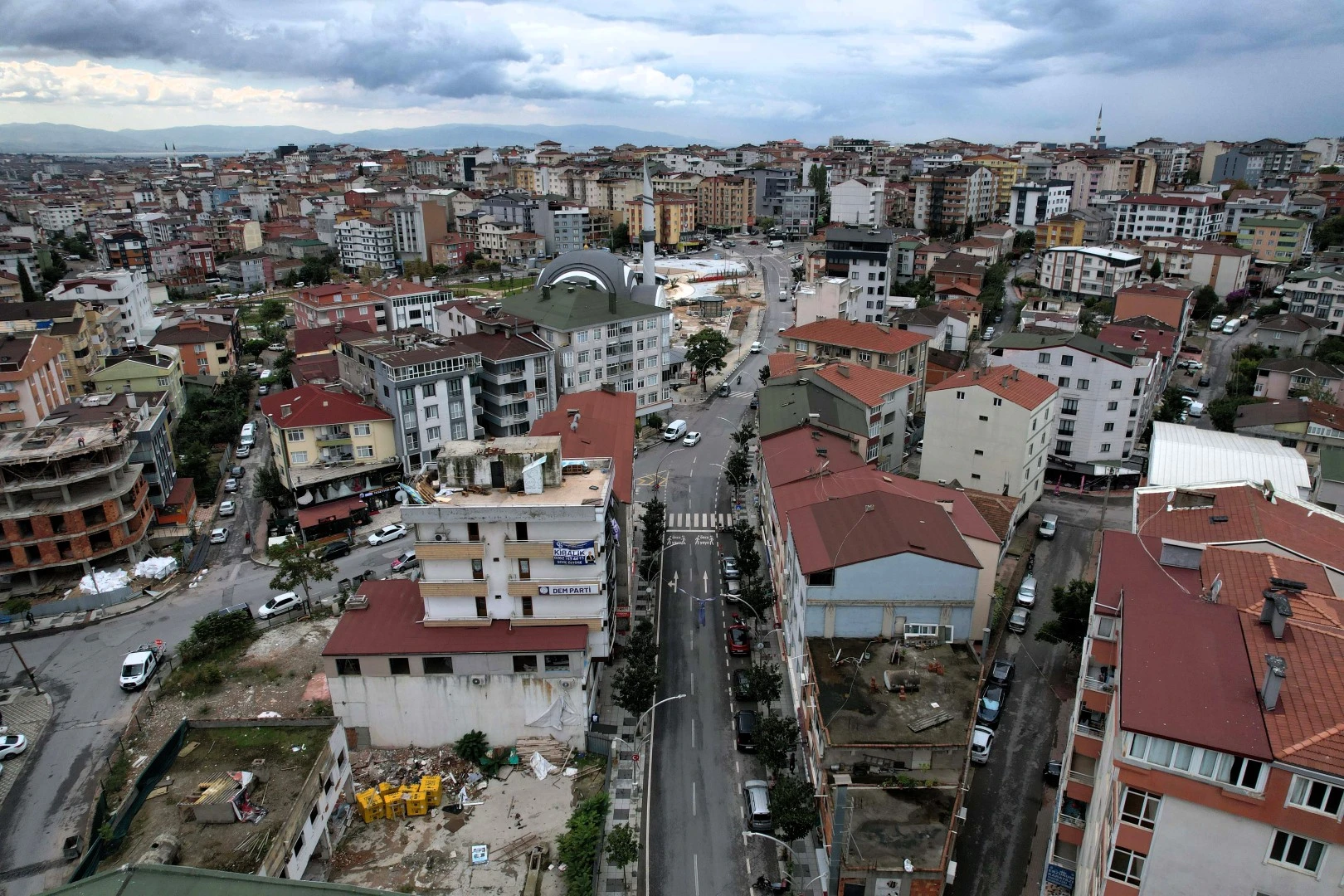 Kocaeli BŞB’den Çayırova Adnan Kahveci Caddesi’ne 25 Milyonluk Yenileme