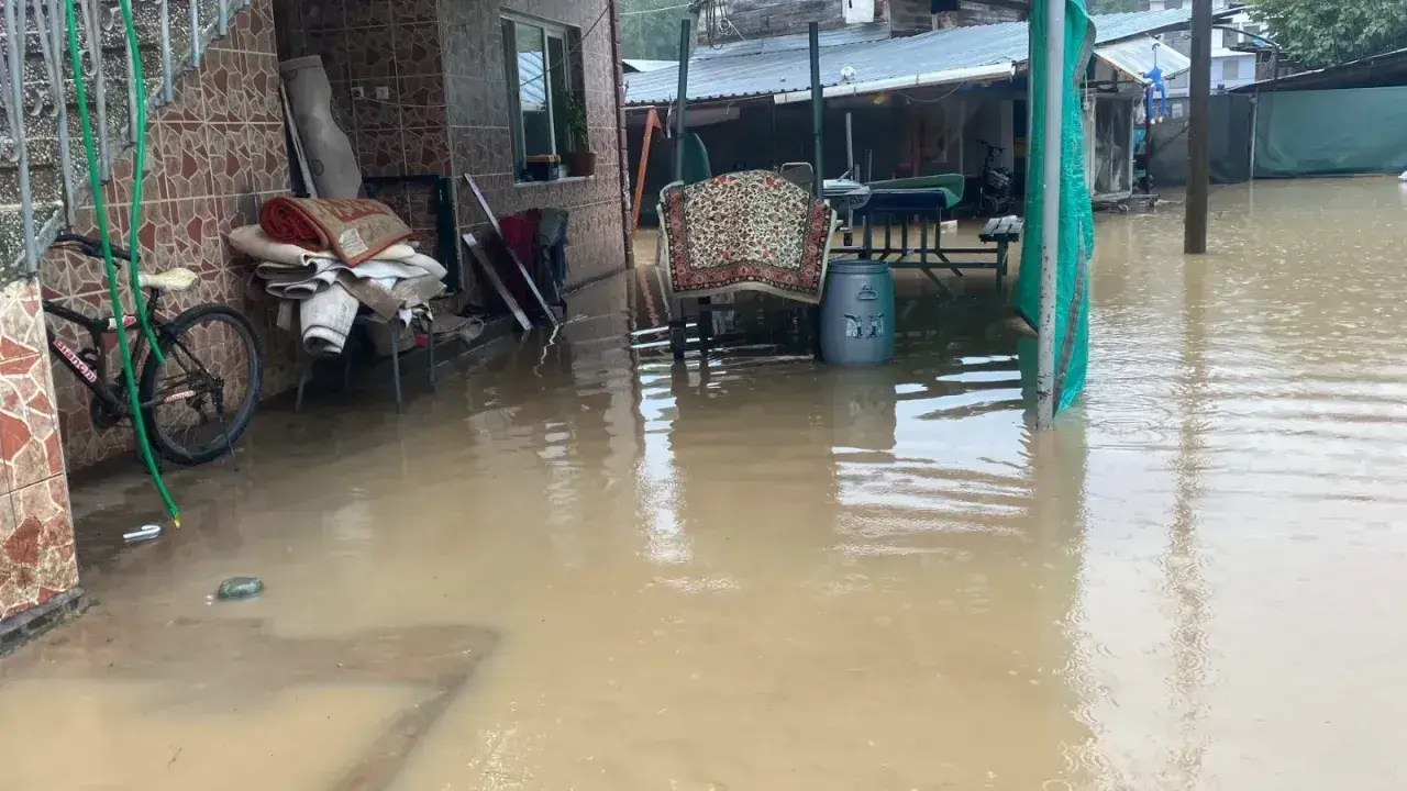 Kocaeli Başiskele’de sel: Evler ve depoda 3 milyonluk zarar