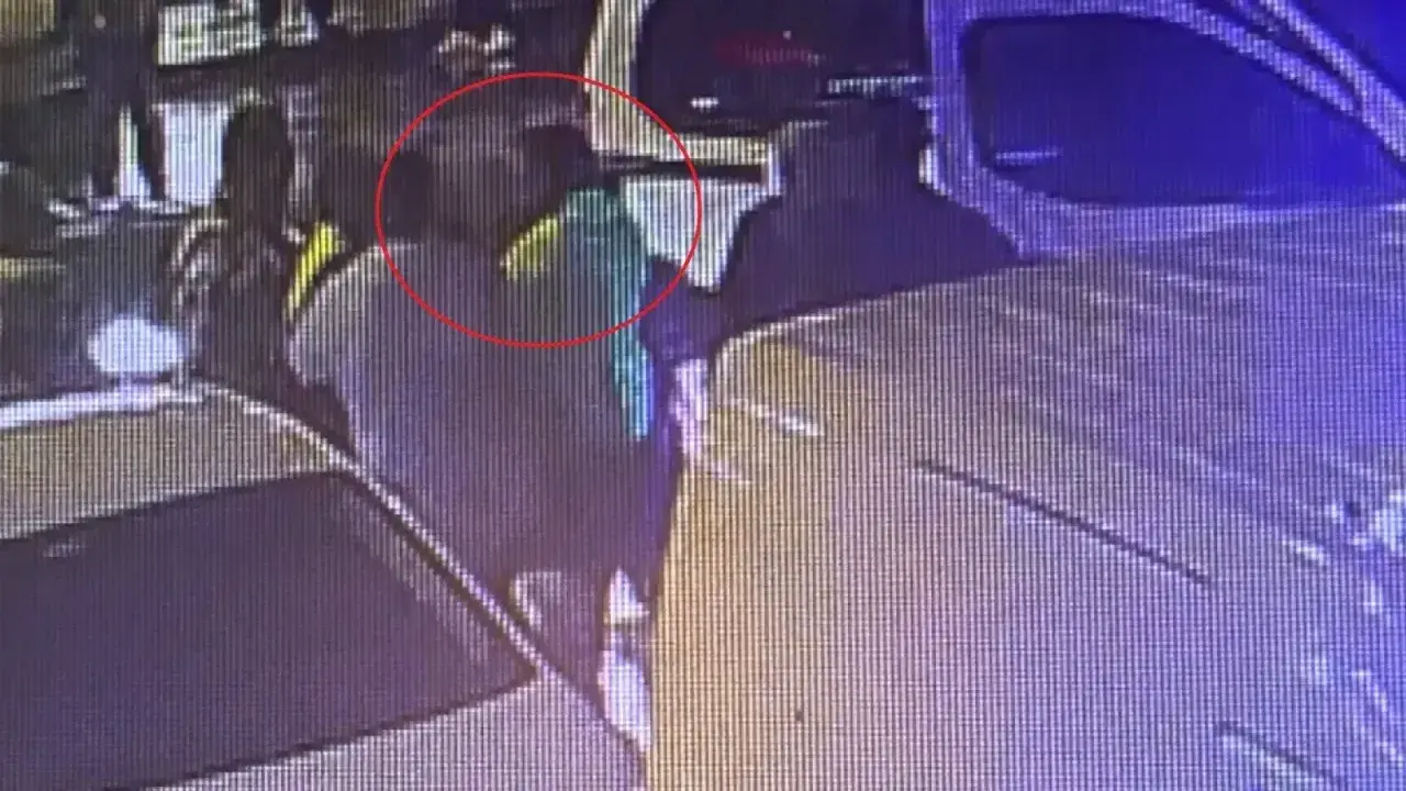 Alkollü sürücü araca çarptı, polise kafa atınca gözaltına alındı