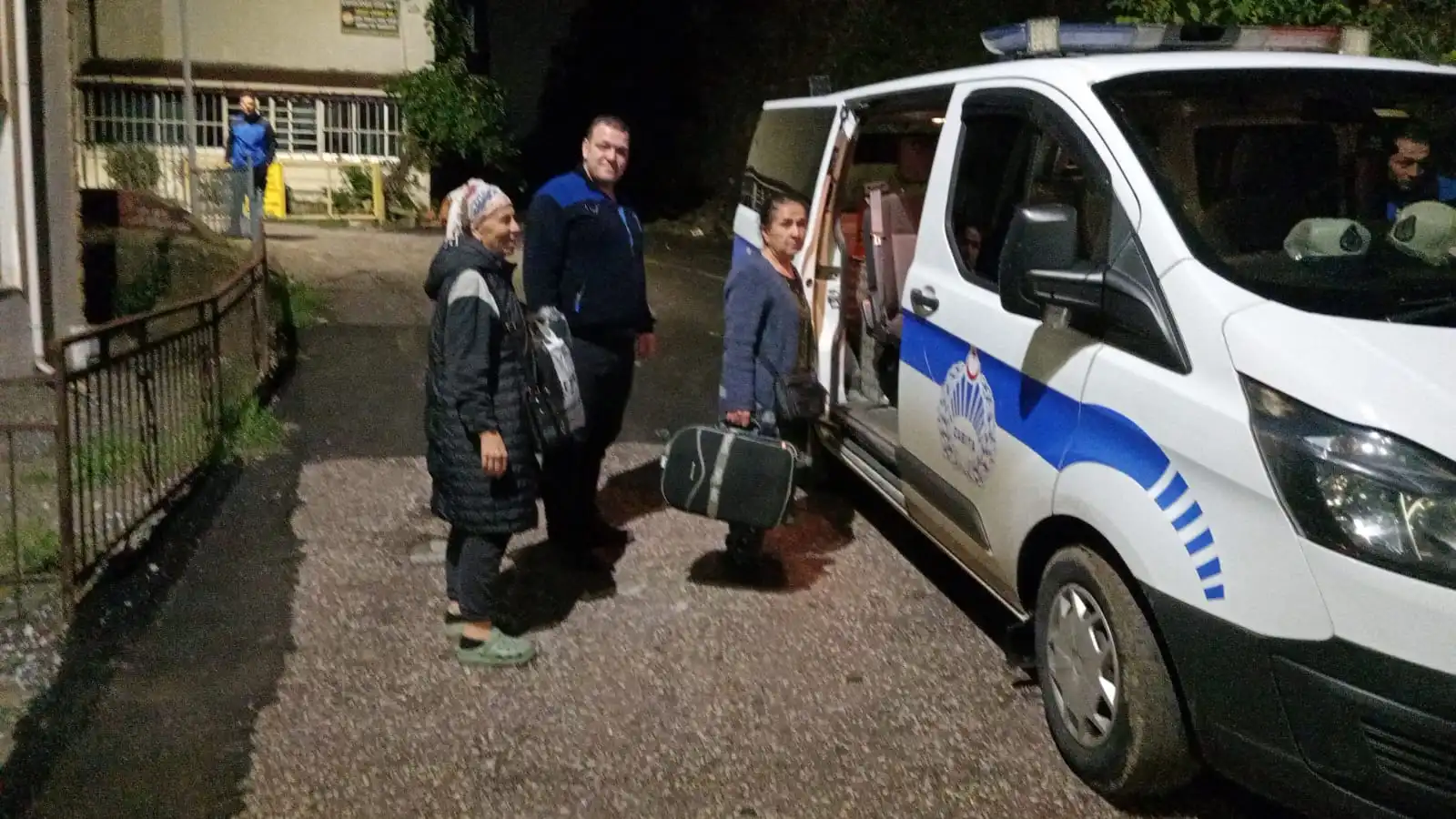 Gölcük Belediyesi Sele Karşı Harekete Geçti: Halıdere’de Tahliye