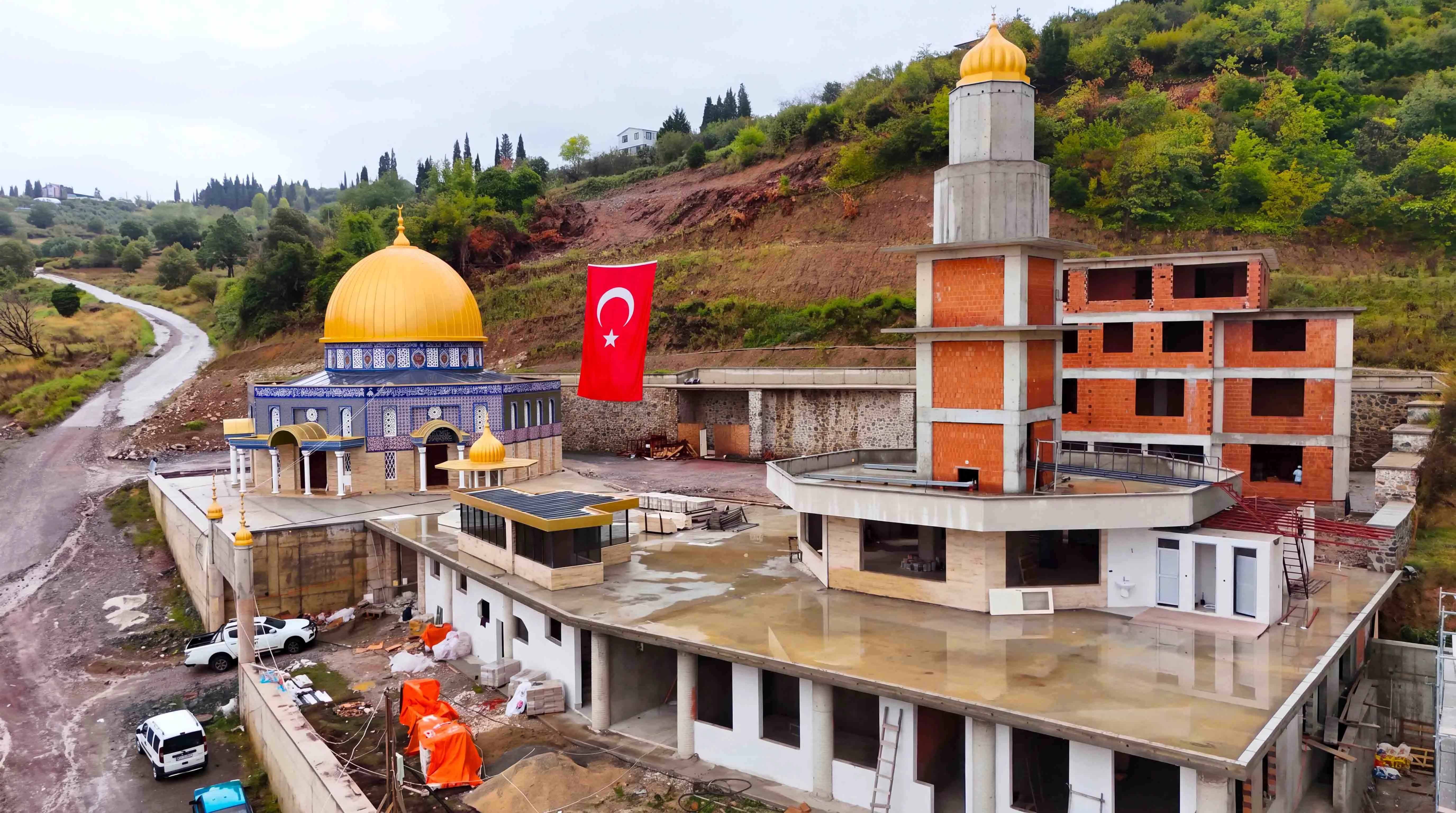 Karamürsel Aksa Camii’nin İnşaatı Büyükşehir Desteğiyle Hızlandı