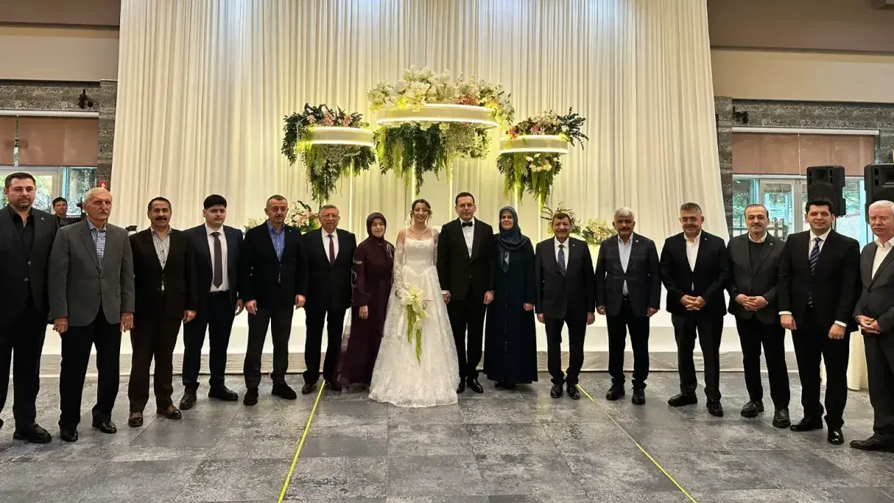 Dr. Safa Canşi ve Dr. Serra Şen Büyükakın’ın kıydığı nikahla evlendi
