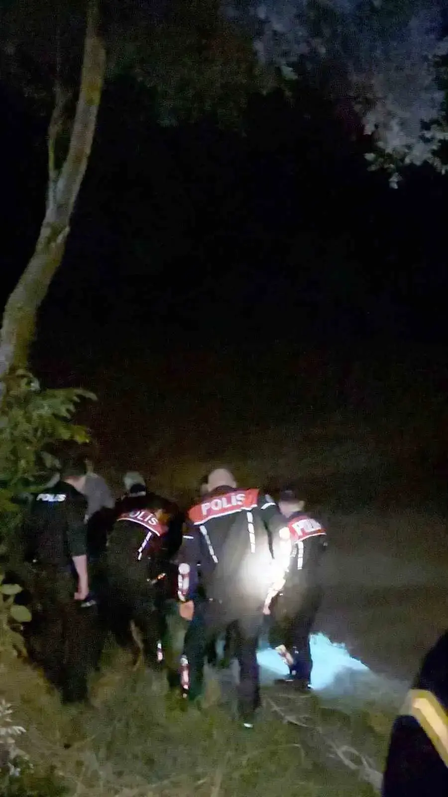Bartın Irmağı’na alkollü atlayan kişiyi ekipler kurtardı