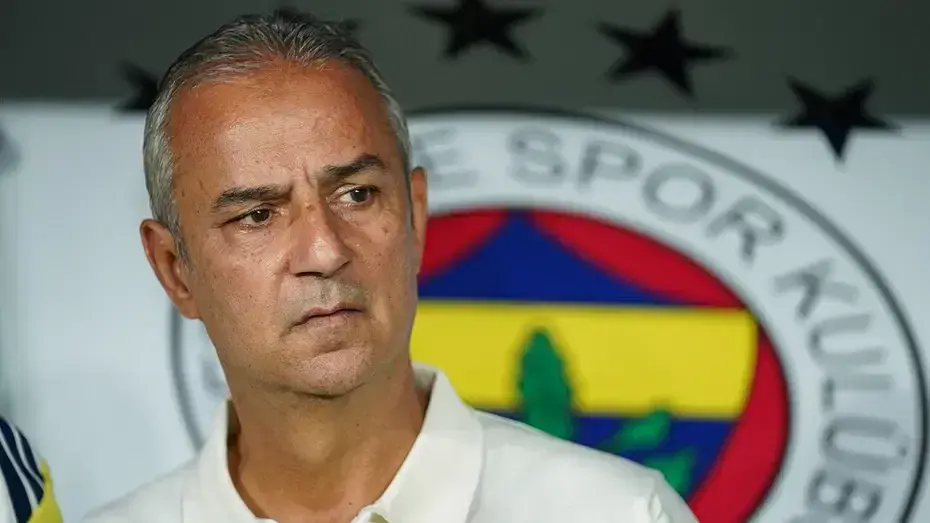Fenerbahçe’de İsmail Kartal’a tribünden istifa çağrısı