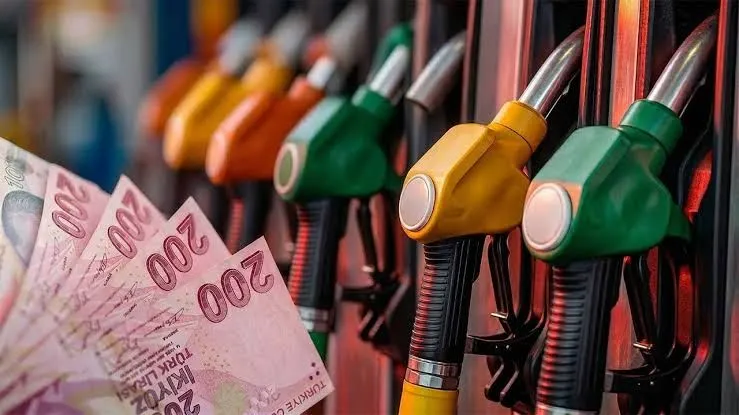 Benzinde peş peşe indirim: Litre fiyatı 7,65 TL ucuzluyor