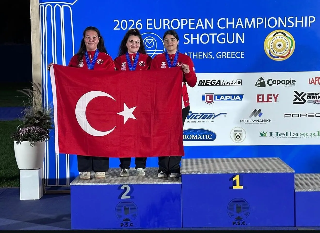 Kağıtspor Avrupa ve Balkan şampiyonalarına damga vurdu