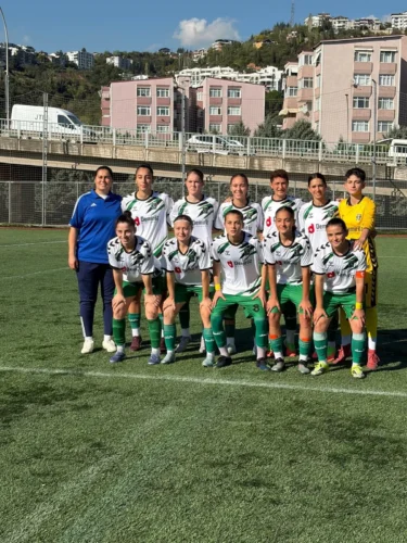 Kocaeli Bayan FK evinde golsüz beraberlikle bir puanı hanesine yazdırdı